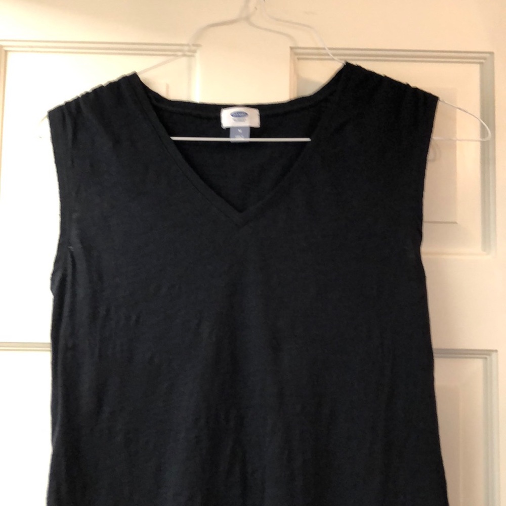 🌸BOGO ALL $10&under! Old Navy sleeveless V-neck Tee